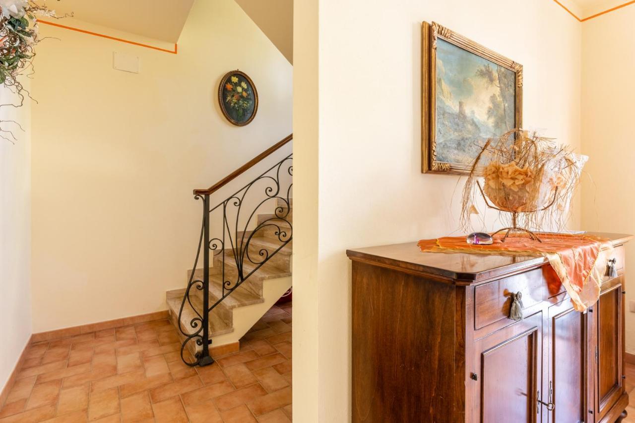Casolare Dei Fiori - Mughetto Villa มอนติคาร์โล ภายนอก รูปภาพ