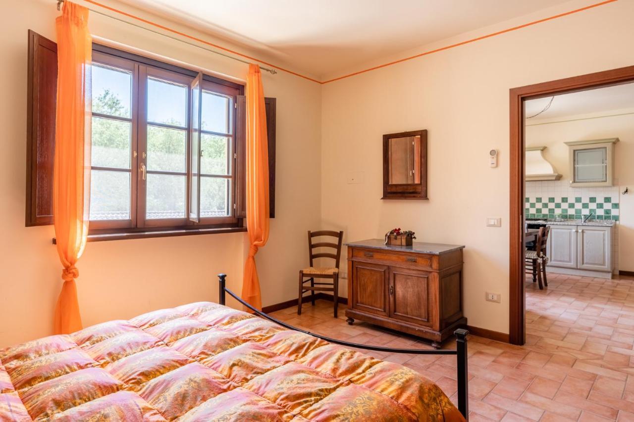 Casolare Dei Fiori - Mughetto Villa มอนติคาร์โล ภายนอก รูปภาพ