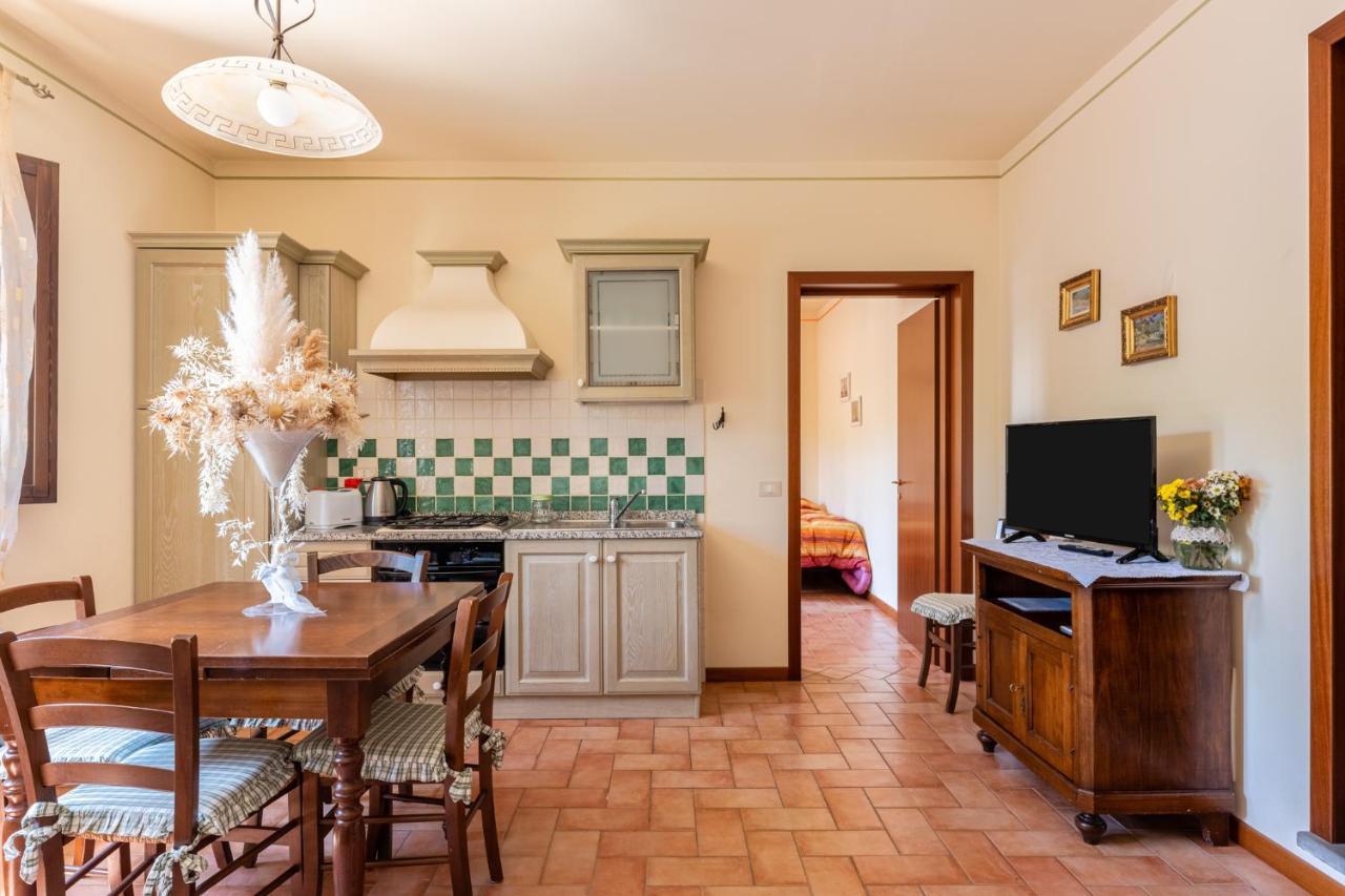 Casolare Dei Fiori - Mughetto Villa มอนติคาร์โล ภายนอก รูปภาพ