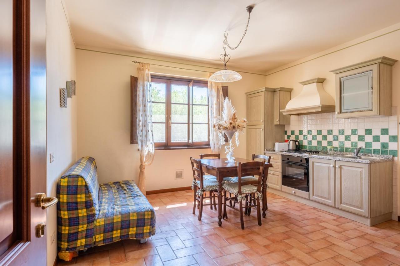 Casolare Dei Fiori - Mughetto Villa มอนติคาร์โล ภายนอก รูปภาพ