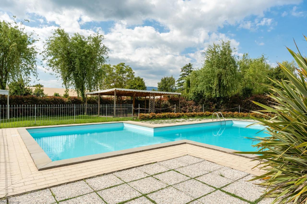 Casolare Dei Fiori - Mughetto Villa มอนติคาร์โล ภายนอก รูปภาพ