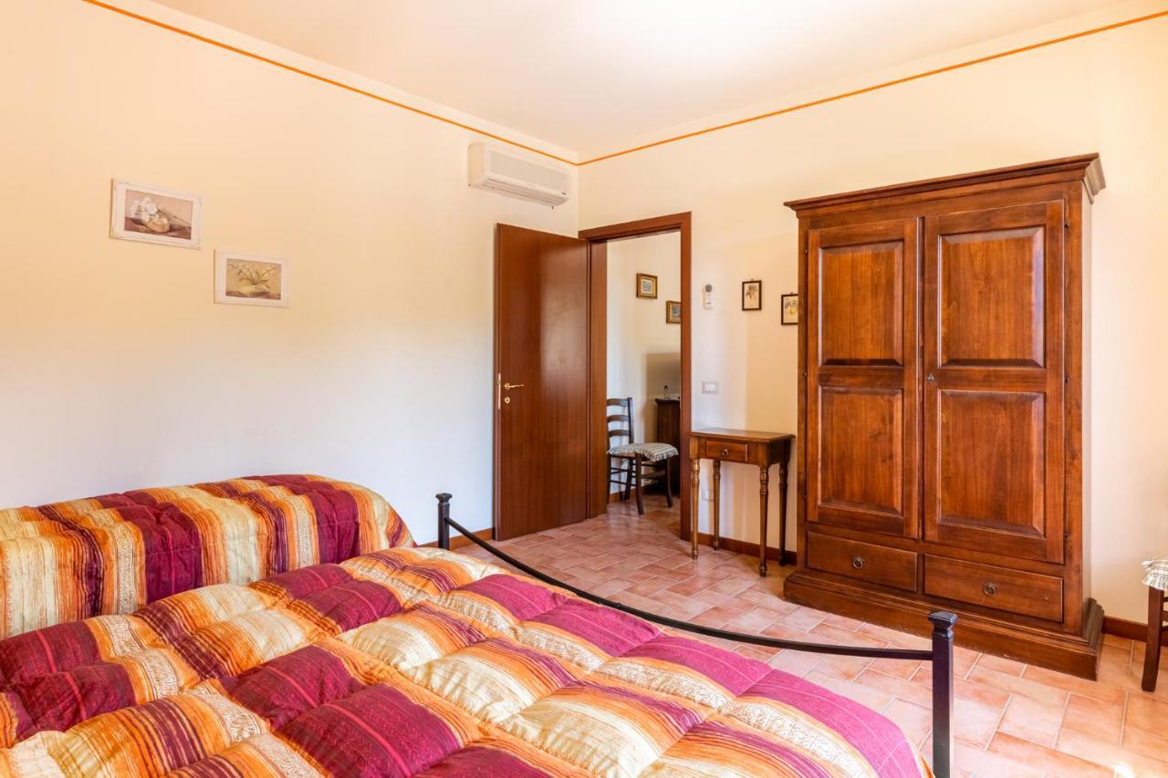 Casolare Dei Fiori - Mughetto Villa มอนติคาร์โล ภายนอก รูปภาพ