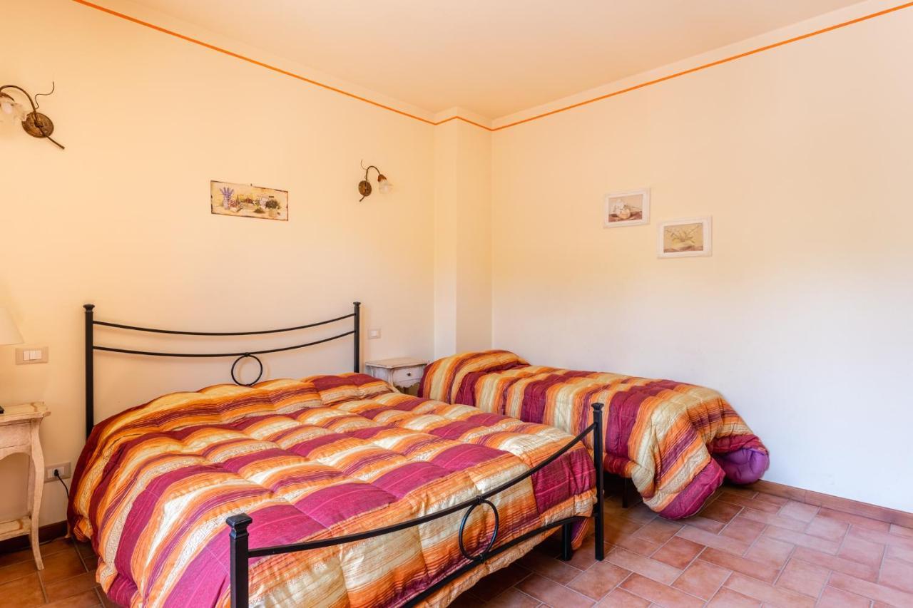 Casolare Dei Fiori - Mughetto Villa มอนติคาร์โล ภายนอก รูปภาพ