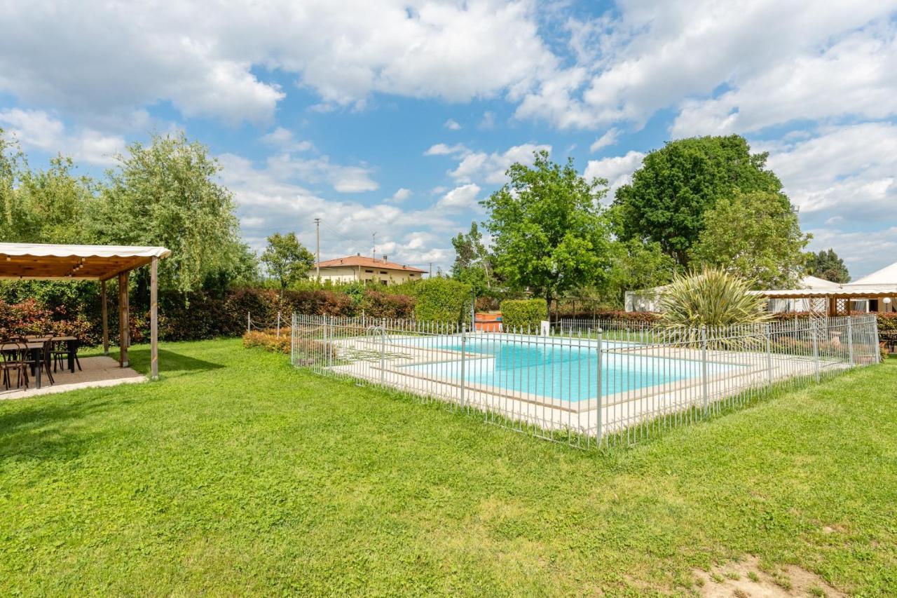 Casolare Dei Fiori - Mughetto Villa มอนติคาร์โล ภายนอก รูปภาพ