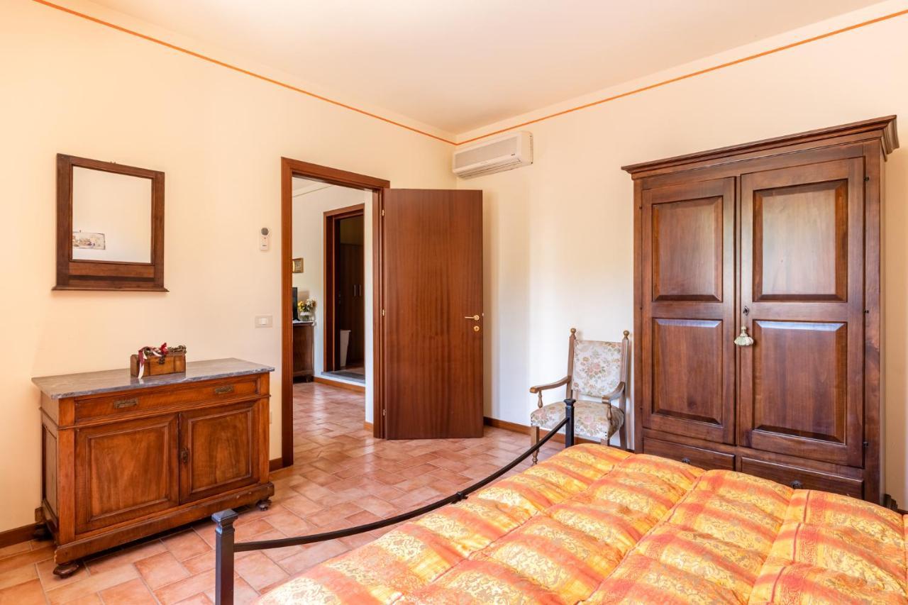 Casolare Dei Fiori - Mughetto Villa มอนติคาร์โล ภายนอก รูปภาพ
