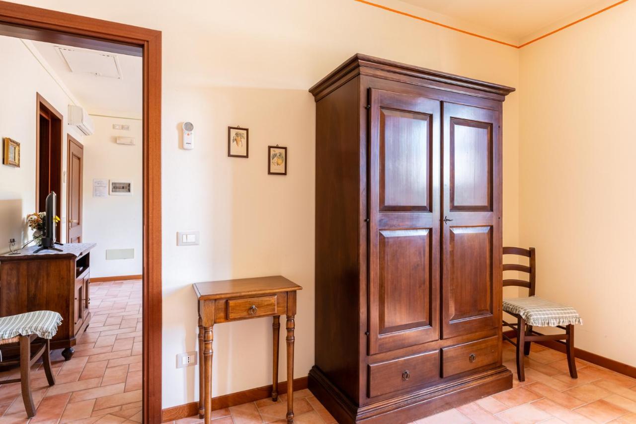 Casolare Dei Fiori - Mughetto Villa มอนติคาร์โล ภายนอก รูปภาพ