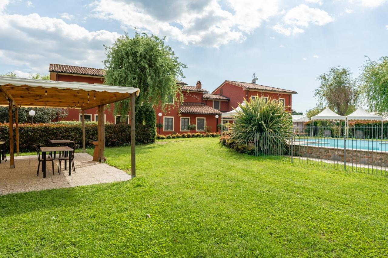 Casolare Dei Fiori - Mughetto Villa มอนติคาร์โล ภายนอก รูปภาพ